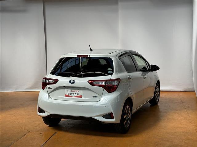 ヴィッツ ハイブリッドＦ　セーフティーエディション　アルミホイール　衝突被害軽減　地デジＴＶ　エアバッグ　スマートキー＆プッシュスタート　盗難防止システム　ＬＥＤライト　パワーウィンドウ　Ｗエアバッグ　横滑り防止装置　オートエアコン　メモリーナビ（9枚目）