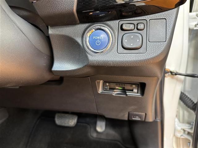 ヴィッツ ハイブリッドＦ　セーフティーエディション　アルミホイール　衝突被害軽減　地デジＴＶ　エアバッグ　スマートキー＆プッシュスタート　盗難防止システム　ＬＥＤライト　パワーウィンドウ　Ｗエアバッグ　横滑り防止装置　オートエアコン　メモリーナビ（14枚目）