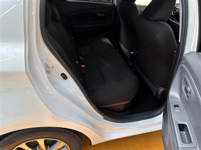 ヴィッツ ハイブリッドＦ　セーフティーエディション　アルミホイール　衝突被害軽減　地デジＴＶ　エアバッグ　スマートキー＆プッシュスタート　盗難防止システム　ＬＥＤライト　パワーウィンドウ　Ｗエアバッグ　横滑り防止装置　オートエアコン　メモリーナビ（16枚目）