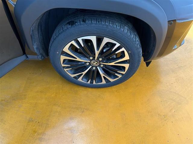 ヤリスクロス ハイブリッドＺ　ＡＣ１００Ｖ　スマートエントリー　Ｂカメ　横滑り防止　フルセグＴＶ　ＴＶ　ＬＥＤライト　クルーズＣ　ＥＴＣ付き　アルミホイール　助手席エアバッグ　オートエアコン　パワステ　運転席パワーシート　イモビ（17枚目）