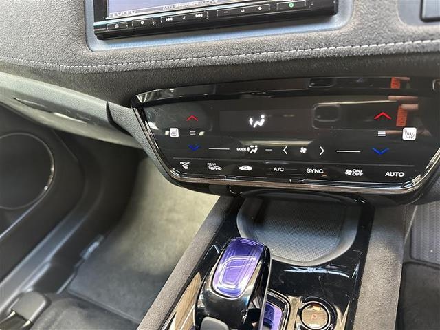 ヴェゼル ハイブリッドＲＳ・ホンダセンシング　アルミ　Ｒカメラ　横滑り防止　両席エアバック　フルオートエアコン　キーフリー　ＥＴＣ付　クルコン　盗難防止装置　ＬＥＤライト　ＤＶＤ再生可能　地デジフルセグ　ナビＴＶ　パワーステアリング　エアバック（11枚目）