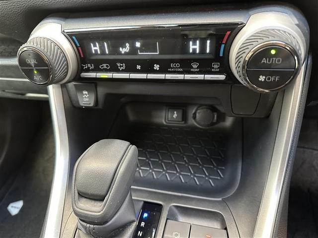 ＲＡＶ４ ハイブリッドＸ　バックカメ　フルセグＴＶ　ＴＶ　ＬＥＤヘッドライト　横滑り防止　盗難防止　キーフリー　クルコン　スマ－トキ－　ＡＢＳ　アルミ　ＥＴＣ　ドラレコ　エアコン　エアバッグ　パワーウィンドウ　踏み間違い防止（12枚目）