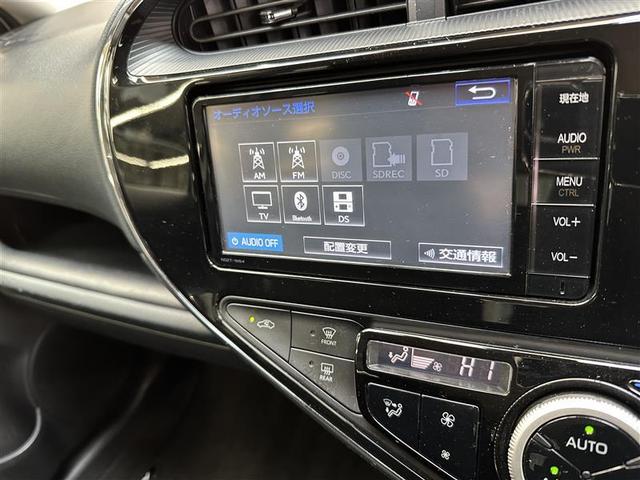 アクア Ｓスタイルブラック　ＷエアＢ　ＡＵＴＯエアコン　リモコンキー　リアカメラ　ＶＳＣ　セキュリティアラーム　ナビＴＶ　パワステ　ＡＢＳ　地デジＴＶ　アルミホイール　ＥＴＣ車載器　ＰＷ　メモリーナビゲーション　運転席エアバック（11枚目）