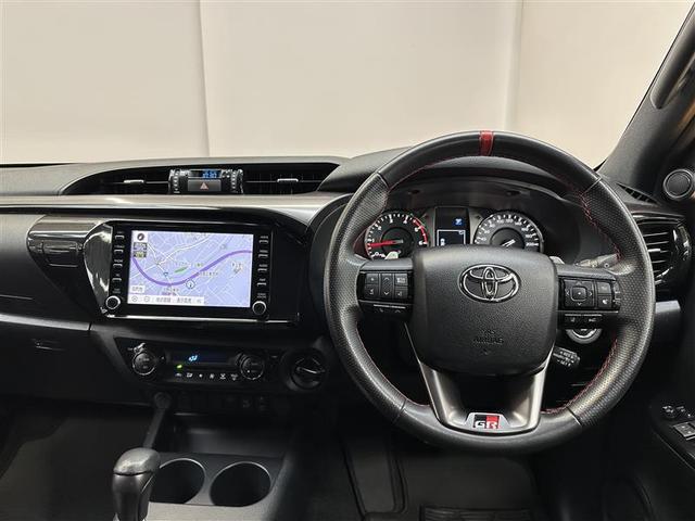 ハイラックス Ｚ　ＧＲスポーツ　アイドルストップ　セキュリティ　ナビ付　アルミホイール　オートクルーズ　オートエアコン　バックモニター　スマキー　キーフリーシステム　横滑防止装置　メモリーナビ　パワーステアリング　ＬＥＤライト（10枚目）