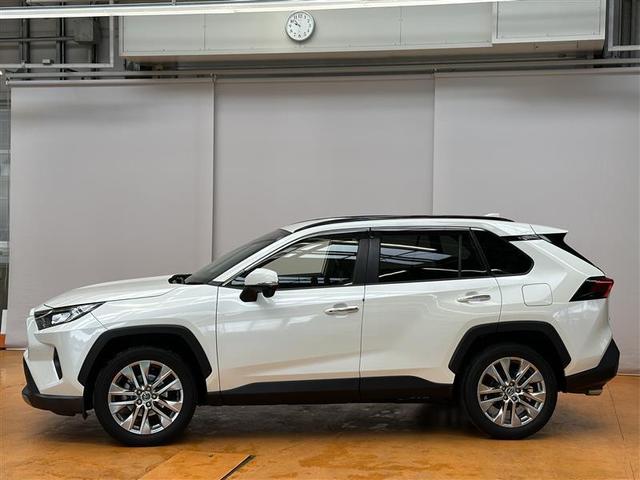 【抜け感のある後方視界】　リヤクォーターガラスの拡大や、リヤドア後部のピラー断面を小さくする工夫などにより、斜め後方の見やすさを確保しました（＾＾）