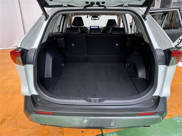 【たっぷり積めるラゲージスペース】　ラゲージ容量５８０Ｌを実現♪　ゴルフバッグは、４個まで収納できます（＾＾）