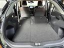 リアシートを倒せば、広々とした荷室空間に♪ お荷物、たっぷり載せられます!ゴルフバッグや長尺物も搭載可能、レジャーにお仕事にお買い物にも便利な広々荷室です(^^)