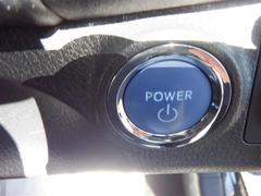 エンジンスタートボタンです！キーが車内にあれば、エンジンの始動・停止はブレーキを踏んでこのボタンを押すだけ☆　ワンプッシュでエンジンＯＮΣ（・ω・ノ）ノ！ 6
