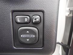 ミラーをドライバーに適した位置に、●調節＆格納●するのがボタン一つ♪　指紋などの汚れも付きません（＾＾） 7