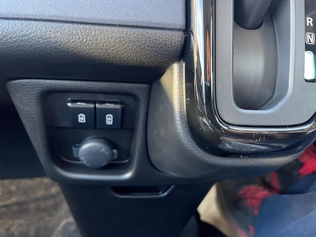 ソリオ ハイブリッドＭＺ　マイナー後モデル　メーカーオプションスズキコネクト全方位９型Ｂｌｕｅｔｏｏｔ地デジナビ付　　両側オートスライドドア　スズキセーフティサポート　ＬＥＤ　シートヒーター　メーカー保証（12枚目）