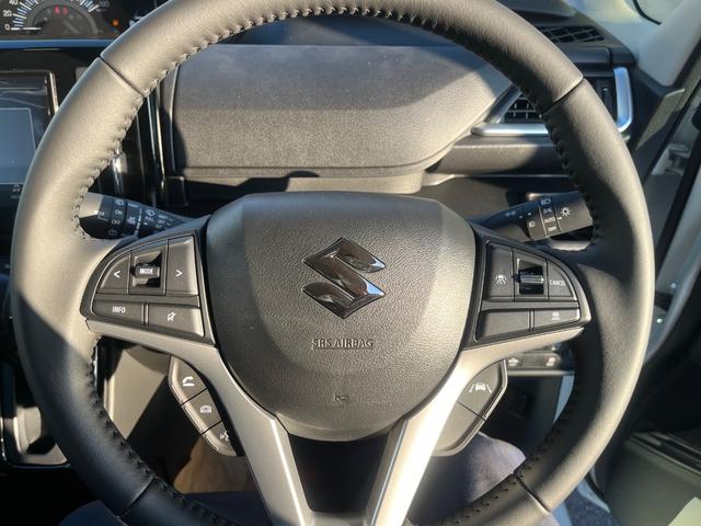 アダプティブクルーズコントロールやステアリングスイッチや電動パーキングも装備！