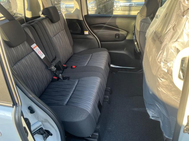 後席シートスライドします！