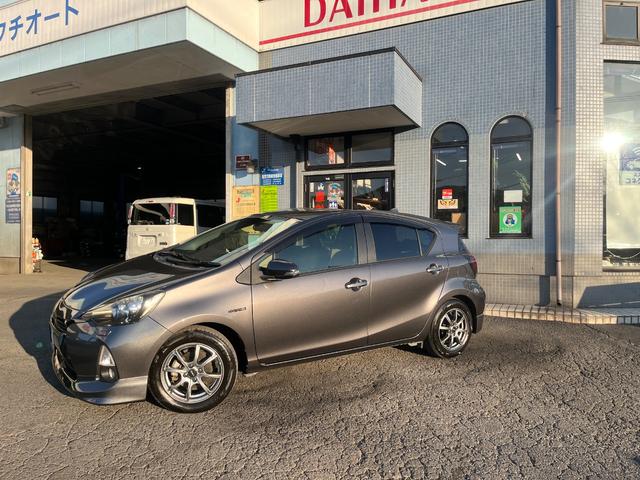 アクア S フロントグリル エアロ TRDアルミホイール センターマフラー レザーシートカバー Bluetoothフルセグ地デジナビ バックカメラ スマートキー 保証付き(5枚目)