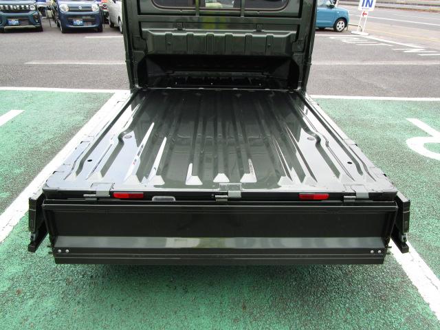 スーパーキャリイ スーパーキャリイ　Ｌ　５型　５ＭＴ　４ＷＤ　スズキセーフティーサポート　誤発進抑制機能　リアパーキングセンサー　車線逸脱警報機能　オートライト　ＬＥＤルームランプ　オーバーヘッドシェルフ（68枚目）