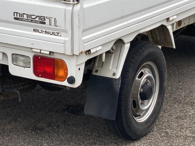 ミニキャブトラック ＴＬ　４ＷＤ　５速マニュアル　ＥＣＩ－ＭＵＬＴ　１２バルブ　エアコン　パワーステアリング　ドアバイザー　三方開　積載量３５０ｋｇ（16枚目）