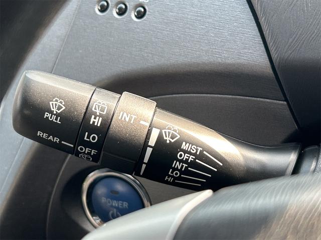 プリウス Ｓ　ドライブレコーダー　ＥＴＣ　バックカメラ　ナビ　ＴＶ　アルミホイール　オートライト　ＨＩＤ　ＣＶＴ　スマートキー　アイドリングストップ　電動格納ミラー　盗難防止システム　ＣＤ　Ｂｌｕｅｔｏｏｔｈ（43枚目）
