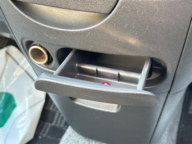 シエンタ DICEリミテッド ETC ナビ TV 両側スライド・片側電動 HID キーレスエントリー 電動格納ミラー 3列シート CVT CD DVD再生 Bluetooth 衝突安全ボディ ABS エアコン パワーステアリング(38枚目)