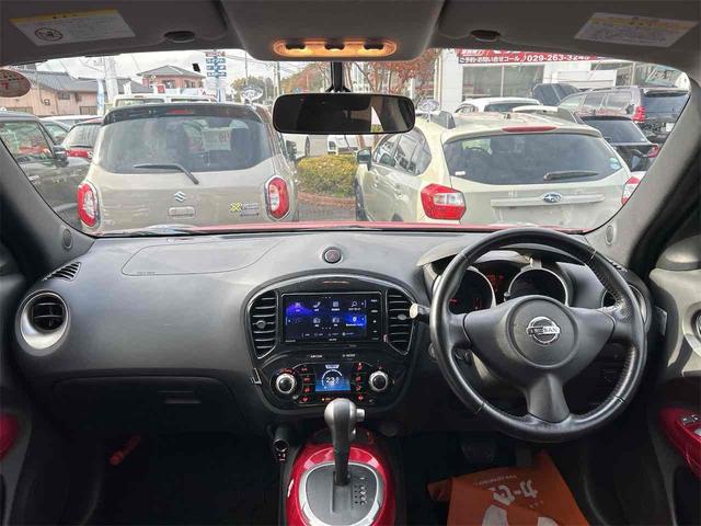 ジューク 15RX タイプV ETC バックカメラ ナビ TV オートライト アルミホイール スマートキー 電動格納ミラー CVT 盗難防止システム 衝突安全ボディ CD Bluetooth ABS エアコン パワーステアリング(2枚目)
