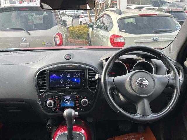 ジューク 15RX タイプV ETC バックカメラ ナビ TV オートライト アルミホイール スマートキー 電動格納ミラー CVT 盗難防止システム 衝突安全ボディ CD Bluetooth ABS エアコン パワーステアリング(3枚目)