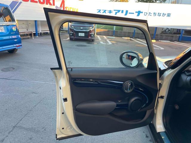ＭＩＮＩ クーパーＳＤ　ＥＴＣ　バックカメラ　ナビ　アルミホイール　オートライト　ＬＥＤヘッドランプ　スマートキー　アイドリングストップ　ＡＴ　盗難防止システム　ＡＢＳ　ＥＳＣ　ＵＳＢ　ミュージックプレイヤー接続可（42枚目）
