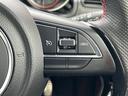 高速道路で便利なクルーズコントロール機能が付いていますよ。速度を設定するとアクセルを踏まなくても一定の速度で走ることができるので足を休ませる事ができますね。