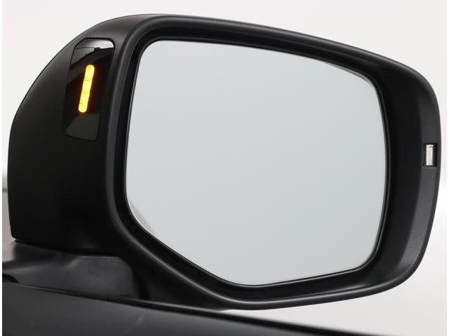 �ԑ̌㕔�ɓ������ꂽ�Z���T�[�ɂ���āA���Ԃ̌㑤������ڋ߂���ԗ������m�B�Փ˂̊댯������ƃV�X�e�������f�����ꍇ�A�h�A�~���[�����̂k�d�c�C���W�P�[�^�[��x�񉹂Ńh���C�o�[�ɒ��ӂ𑣂��܂��B