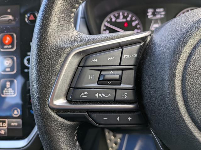 クロストレック リミテッド　新世代アイサイト　ＥＴＣ２．０　マルチビュー　ＡＷＤ　ディスプレイオーディオ　アップルカープレイ　アンドロイドオート　ＬＥＤヘッドライト　全周囲カメラ　シートヒーター　ワンオーナー　記録簿　禁煙車　ツーリングアシスト　車線逸脱抑制（13枚目）