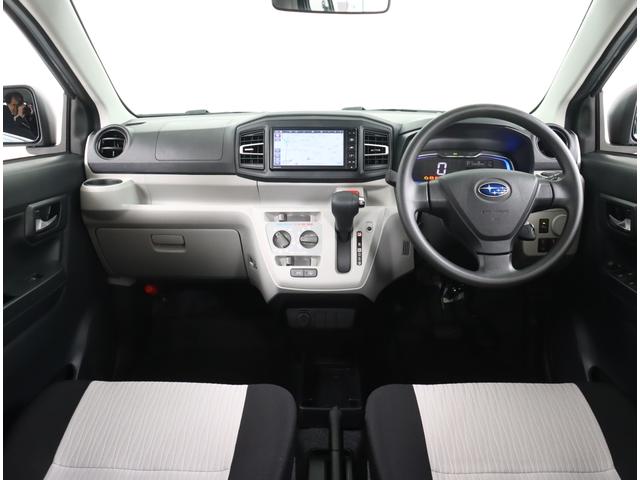 まごころクリーニングにより車内清掃、各部艶出し、消臭、除菌を実施してございます！シート、ハンドル、シフトにはビニールカバーを装着、足元にはマットを敷いて展示してあります！！