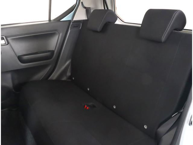 コンパクトな車体ですが後部座席もしっかり座れるシートです！後部座席は倒すことで荷室を広く使うことが出来ます！！