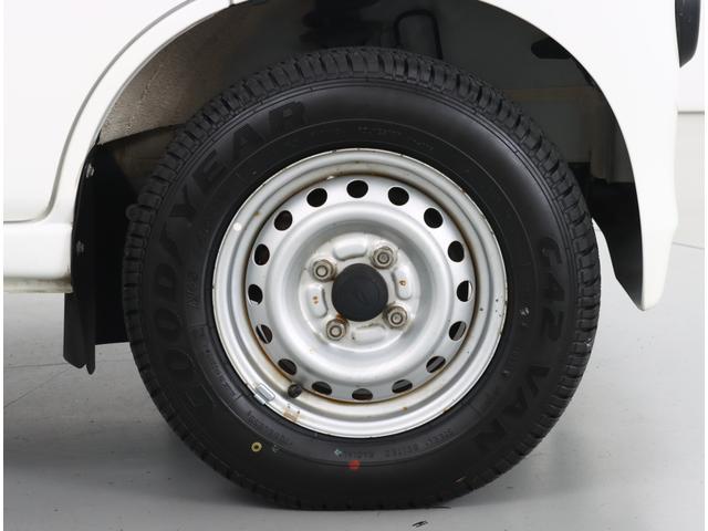 サンバーバン トランスポーター 新品タイヤ パナソニックナビ ETC AT ワンオーナー 記録簿 キーレスエントリー リヤシート ストラーダ CN-RA06D フルセグTV CD DVD Bluetooth接続(11枚目)