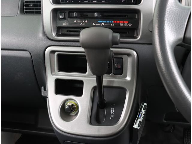 サンバーバン トランスポーター 新品タイヤ パナソニックナビ ETC AT ワンオーナー 記録簿 キーレスエントリー リヤシート ストラーダ CN-RA06D フルセグTV CD DVD Bluetooth接続(19枚目)