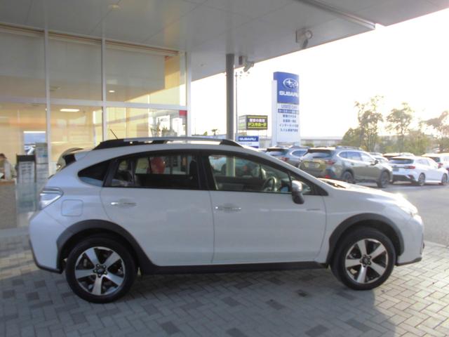 ＸＶハイブリッド ＨＹＢＲＩＤ　２．０ｉ－Ｌ　ＥｙｅＳｉｇｈｔ　ナビ　ＥＴＣ　カロッツェリアナビ　バックカメラ　ＥＴＣ　社外ドラレコ　アイサイトｖｅｒ２　純正１７インチアルミ（6枚目）