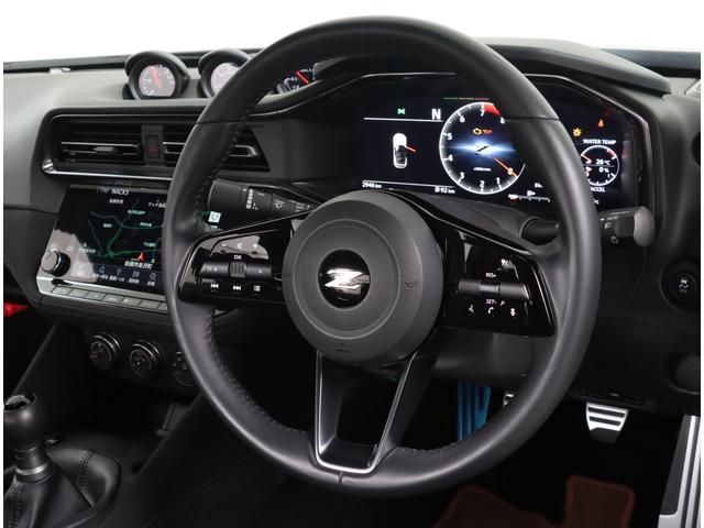 �R���p�N�g�ő��쐫�ɗD�ꂽ�{�v�����n���h���I�e��X�e�A�����O�X�C�b�`�𑕔����Ă���A�����̈ړ������Ȃ��N���[�Y�R���g���[���̒�����I�[�f�B�I�̑�����茳�ő��삪�ł��A���K�ȉ^�]���T�|�[�g���Ă���܂��I