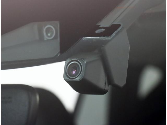 クロストレック リミテッド　ナビ機能　ルーフレール　シートヒーター　ドラレコ　１１．６インフォメーションディスプレイ　前後ドラレコ　ＥＴＣ２．０　デジタルマルチビューモニター　ステアリングヒーター　カーゴステップ　ＳＴＩドアハンドルプロテクター　アダプティブドライビングビーム（4枚目）