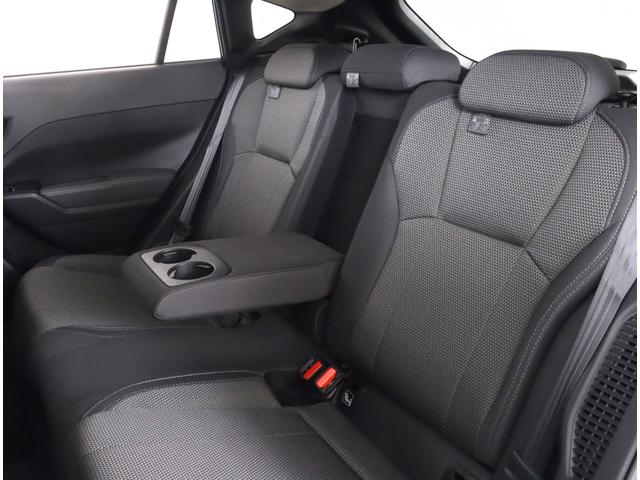 クロストレック リミテッド　ナビ機能　ルーフレール　シートヒーター　ドラレコ　１１．６インフォメーションディスプレイ　前後ドラレコ　ＥＴＣ２．０　デジタルマルチビューモニター　ステアリングヒーター　カーゴステップ　ＳＴＩドアハンドルプロテクター　アダプティブドライビングビーム（10枚目）