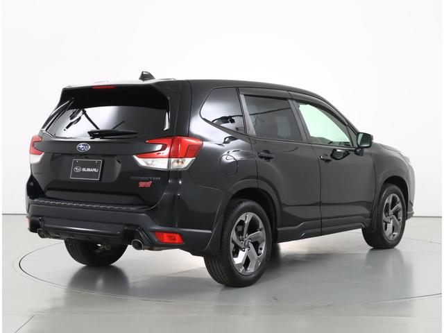 希少なＳＴＩスポーツのＥ型フォレスター入荷しました！新品タイヤ装着済み！人気のパワーリヤゲートやナビ、ドラレコなど多彩な装備搭載です！