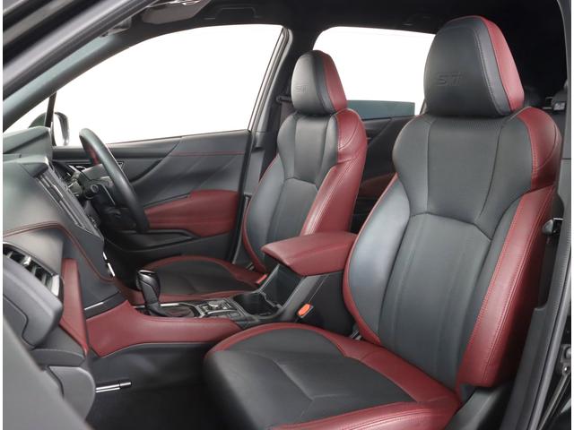ＳＴＩ専用レザーシート！長時間の運転も疲れにくいフロントシート！体をしっかり支えてくれて運転がしやすい形状です！