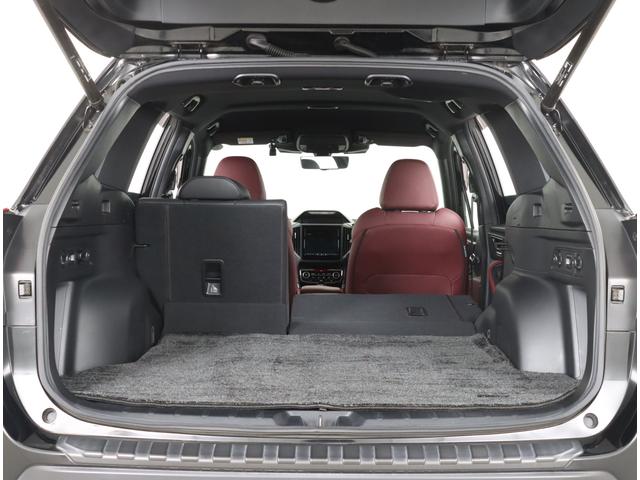 広々としたラゲージスペース！後席を倒すとさらに広く使えます。