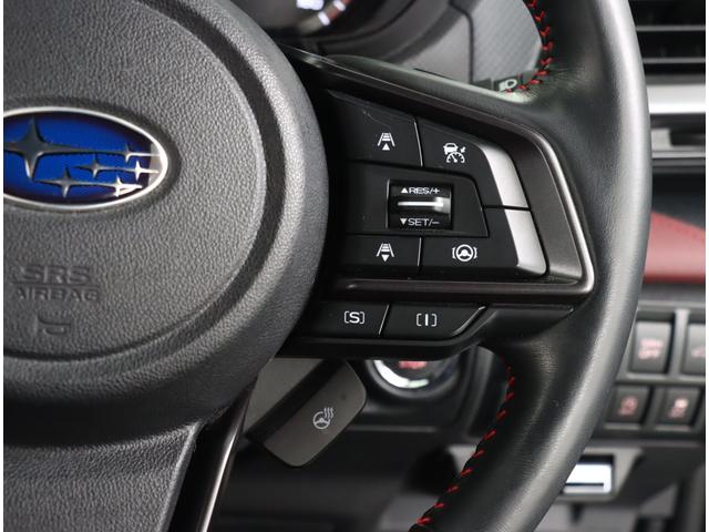 高速道路や自動車専用道路での広い車速で先行車に追従走行。アクセルやブレーキ操作のわずらわしさを軽減し快適で安全なロングドライブを提供します！ステアリングのスイッチで操作可能です。