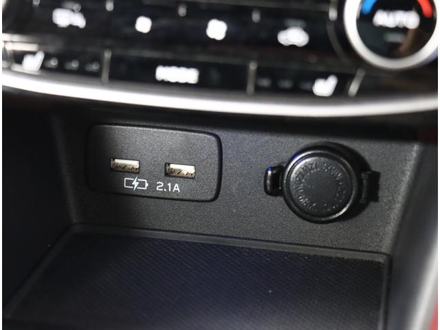 お車は展示前にルームクリーニングと除菌を実施！展示中もシート、ハンドル、シフトにはビニールと足元にはマットを敷いて展示してあります！