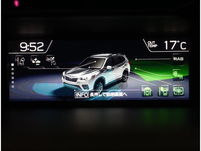 お車は展示前にルームクリーニングと除菌を実施！展示中もシート、ハンドル、シフトにはビニールと足元にはマットを敷いて展示してあります！