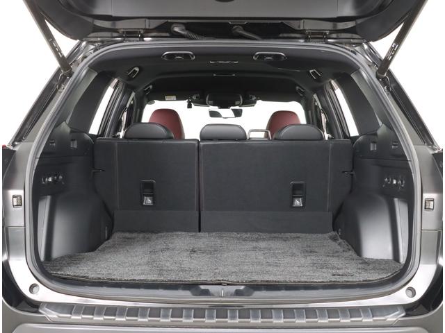 お車は展示前にルームクリーニングと除菌を実施！展示中もシート、ハンドル、シフトにはビニールと足元にはマットを敷いて展示してあります！