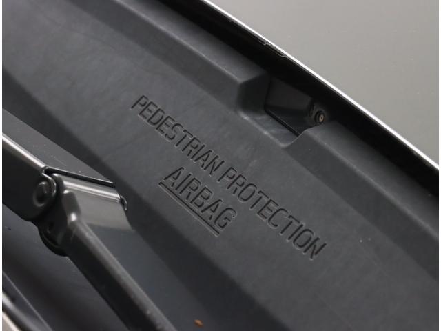 お車は展示前にルームクリーニングと除菌を実施！展示中もシート、ハンドル、シフトにはビニールと足元にはマットを敷いて展示してあります！