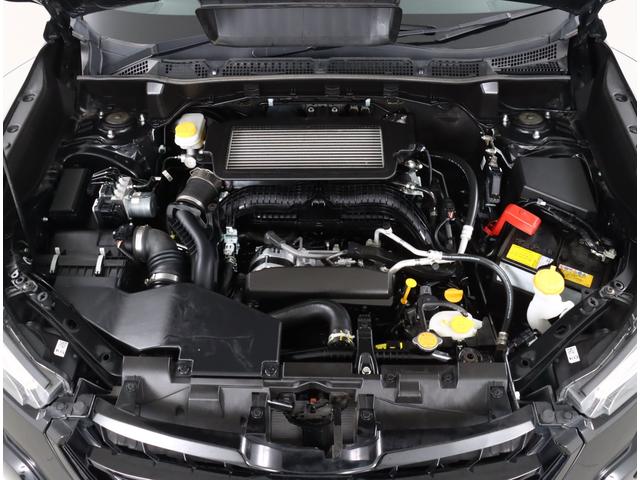 スバルの水平対向エンジンは振動が少なく、重心位置が低いため快適性と安定性が優れており、振動の少なさは長距離ドライブで疲労感を軽減！交差点を曲がるだけでも安定性の高さを感じることができます！