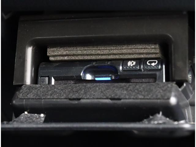 レガシィアウトバック EyeSight搭載車 8インチナビ バックカメラ 4WD ビルトインパナソニック8インチナビ ETC2.0 パワーリヤゲート CD/DVD機能 パワーシート シートヒーター リヤビークルディテクション カーゴステップ ルーフレール ワンオーナー(4枚目)