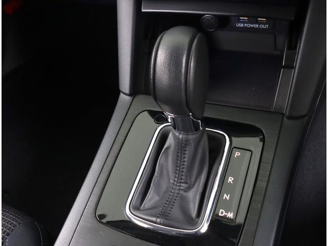 レガシィアウトバック EyeSight搭載車 8インチナビ バックカメラ 4WD ビルトインパナソニック8インチナビ ETC2.0 パワーリヤゲート CD/DVD機能 パワーシート シートヒーター リヤビークルディテクション カーゴステップ ルーフレール ワンオーナー(16枚目)