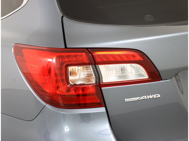 レガシィアウトバック EyeSight搭載車 8インチナビ バックカメラ 4WD ビルトインパナソニック8インチナビ ETC2.0 パワーリヤゲート CD/DVD機能 パワーシート シートヒーター リヤビークルディテクション カーゴステップ ルーフレール ワンオーナー(26枚目)