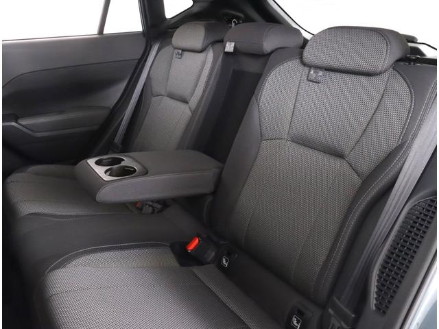 クロストレック リミテッド　元社用車　ＥＴＣ２．０　ルーフレール　ナビ機能　１１．６インフォメーションディスプレイ　デジタルマルチビューモニター　ステアリングヒーター　シートヒーター　パワーシート　ワンオーナー　禁煙車　寒冷地仕様　アダプティブドライビングビーム　オートライト（9枚目）