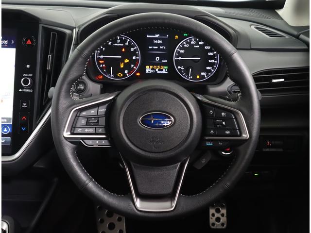クロストレック リミテッド　元社用車　ＥＴＣ２．０　ルーフレール　ナビ機能　１１．６インフォメーションディスプレイ　デジタルマルチビューモニター　ステアリングヒーター　シートヒーター　パワーシート　ワンオーナー　禁煙車　寒冷地仕様　アダプティブドライビングビーム　オートライト（11枚目）