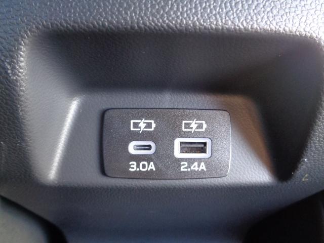 クロストレック プレミアムＳ：ＨＥＶ　ＥＸ　アクセサリーコンセント　１２．３インチフル液晶メーター・スターリンクコネクテッドサービス・１１．６インチセンターインフォメーションディスプレイ＆インフォテイメントシステム・フロントシート／ステアリングヒーター（25枚目）